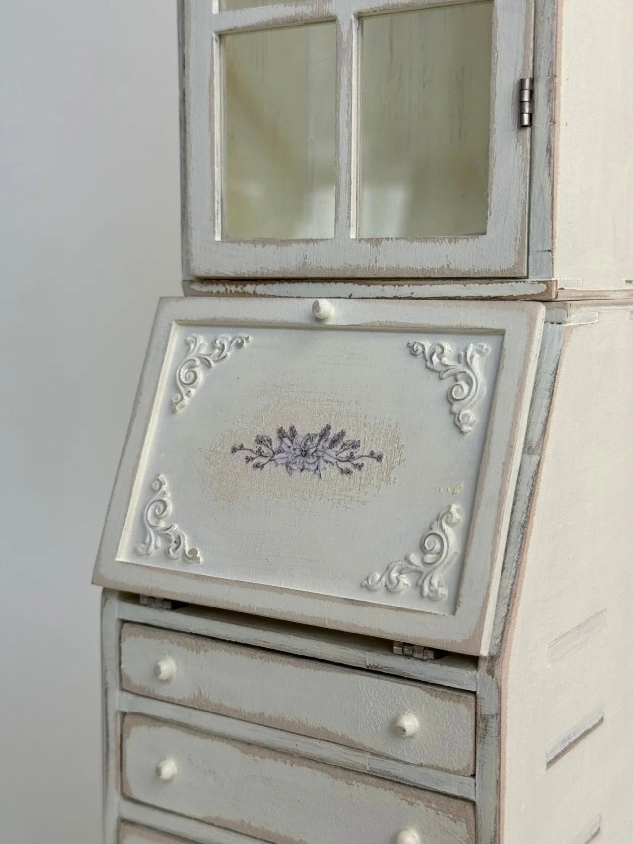 「Old Soul」1:6 Luxe Cabinet