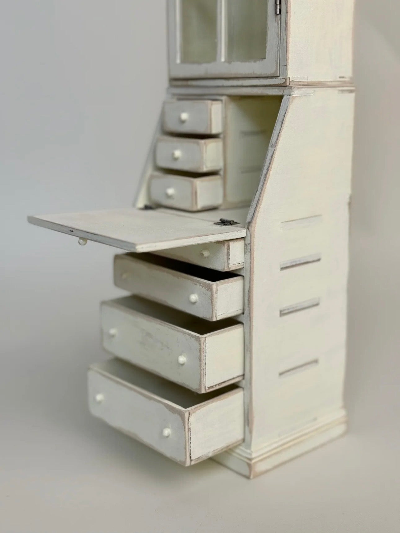 「Old Soul」1:6 Luxe Cabinet