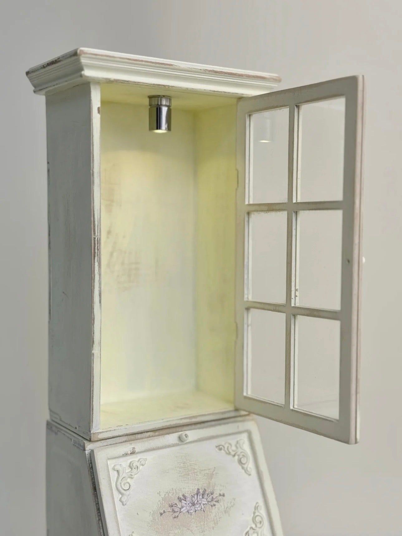 「Old Soul」1:6 Luxe Cabinet